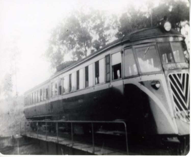 Rail Motor RM90 on Brooloo turntable, 1962