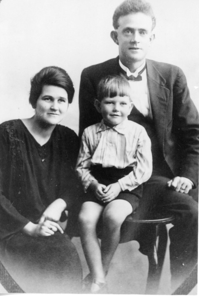 Kandanga School Principal Bob Paul with his wife and son Lionel - Gympie Regional Libraries