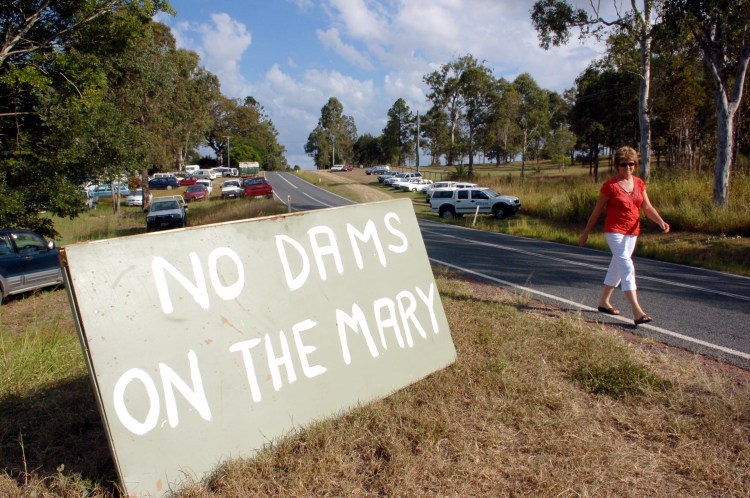 Traveston Dam protest - April 2006 - Gympie Times collection