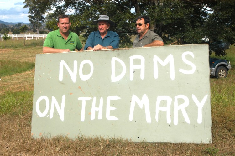Traveston Dam protest - April 2006 - Gympie Times collection