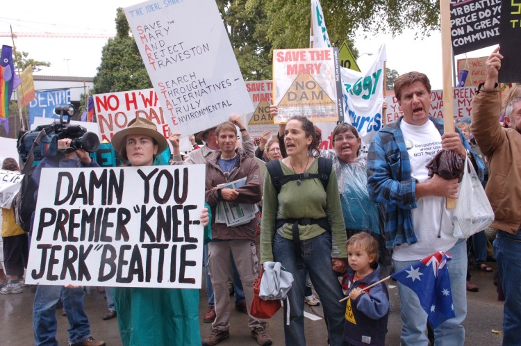 Anti Dam protesters head toward the Entertainment centre to the ALP state conference - Traveston Dam protest - June 2006 - Gympie Times collection