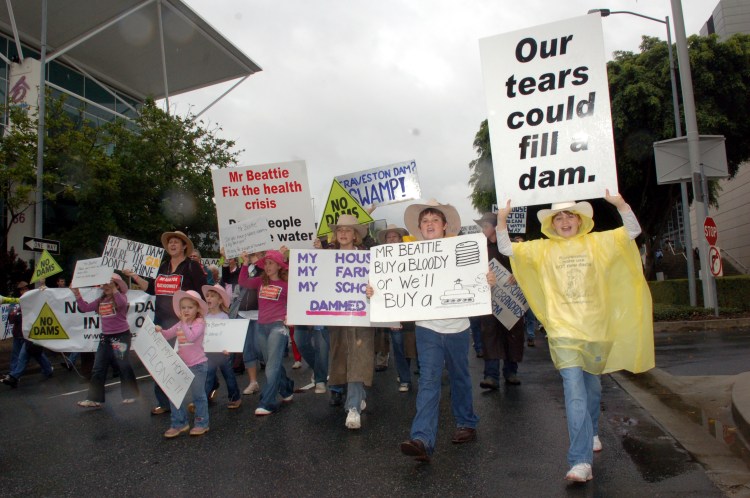 Anti Dam protesters head toward the Entertainment centre to the ALP state conference - Traveston Dam protest - June 2006 - Gympie Times collection
