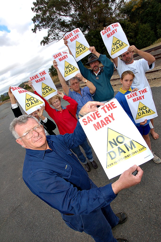Rick Elliot front shows off the Save The Mary Posters that will be in the Gympie Times. Pictured behind is Sally Mackay, Carol Elliot, Nick Smith Howard Archard, Tony Hawkyard and Linley Archard Traveston Dam protest - June 2006 - Gympie Times collection