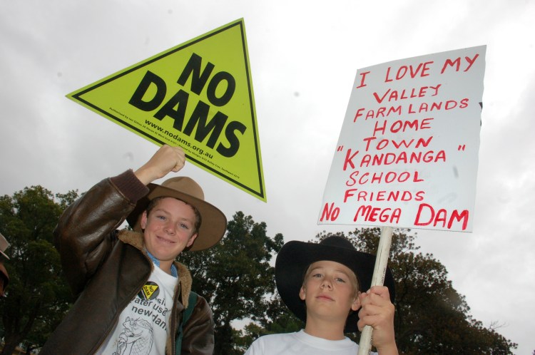 Dan Burnett and Mitchell Bennett show Premier Beattie how they feel about the Traveston Dam - Traveston Dam protest - June 2006 - Gympie Times collection