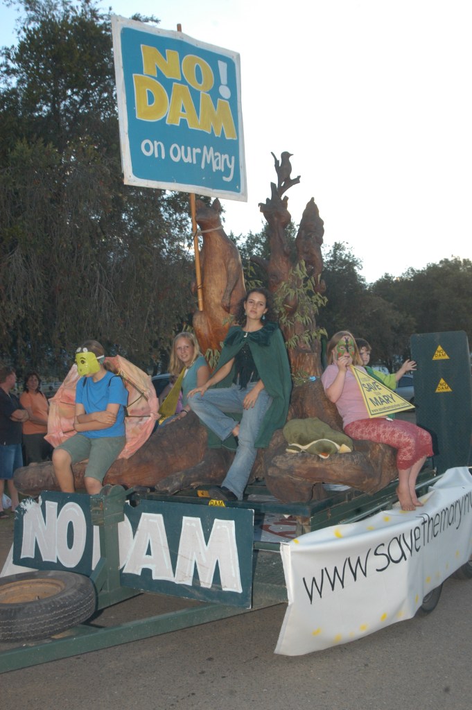 Traveston Dam protest - October 2006 - Mary River Appreciation parade - Gympie Times collection